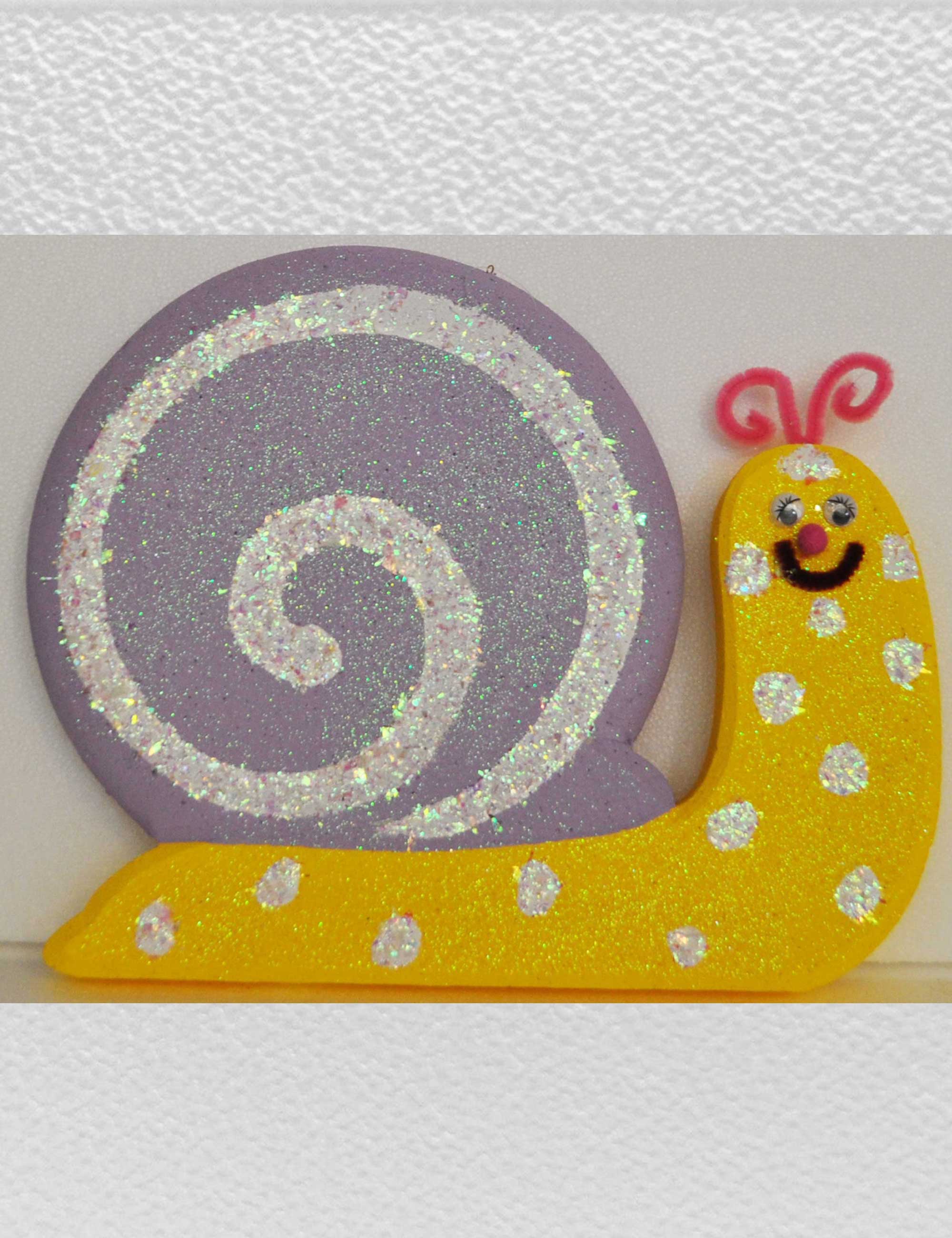 Chiocciola gialla viola decorazione vetrine negozi primavera