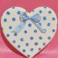 Cuore bianco a pois azzurri decorazione polistirolo baby party
