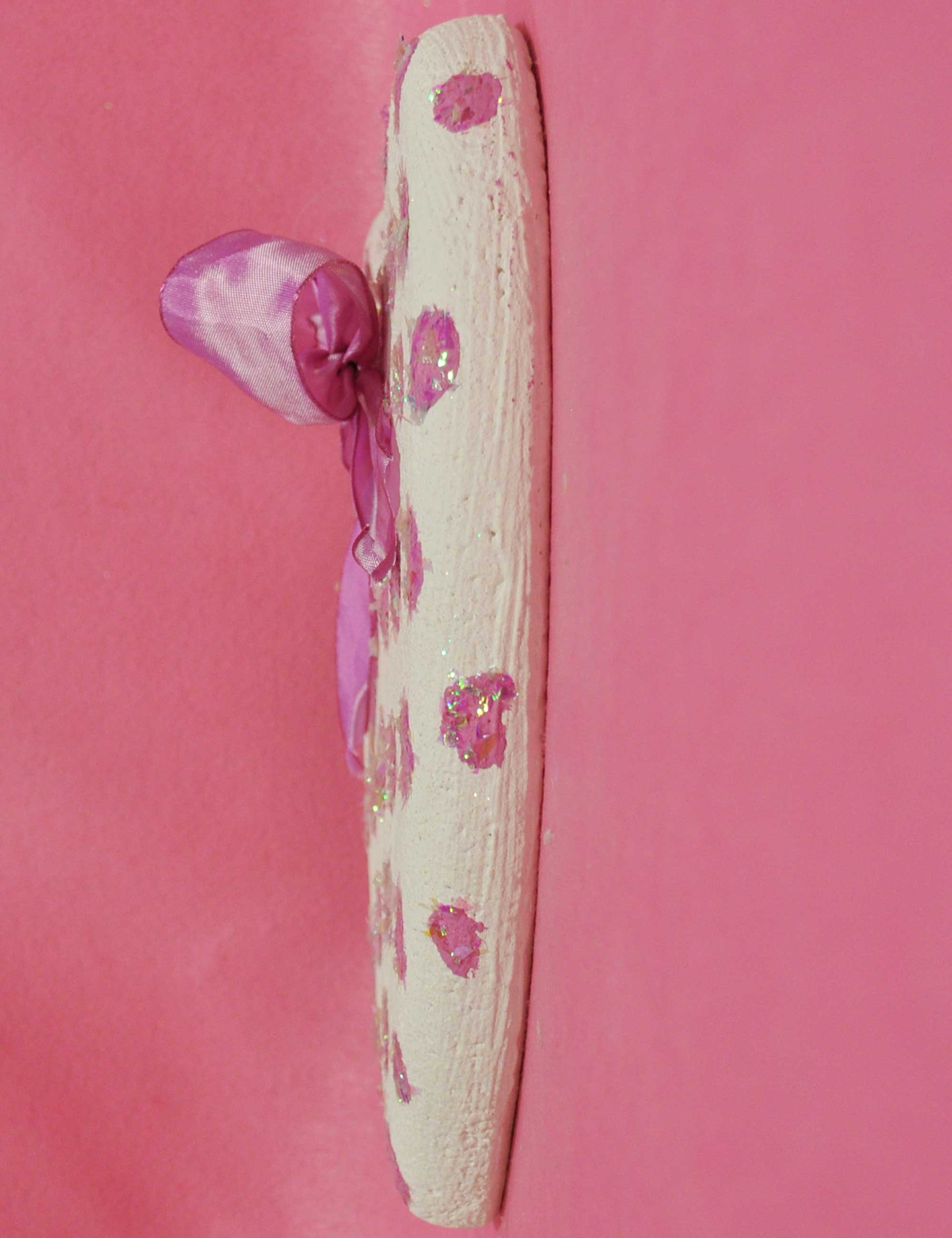 CUORE BIANCO A POIS ROSA 30CM - immagine 2